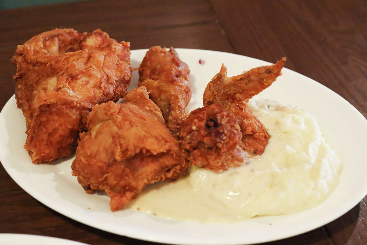 Cordelia Knott's recipe for fried chicken only uses four ingredients.