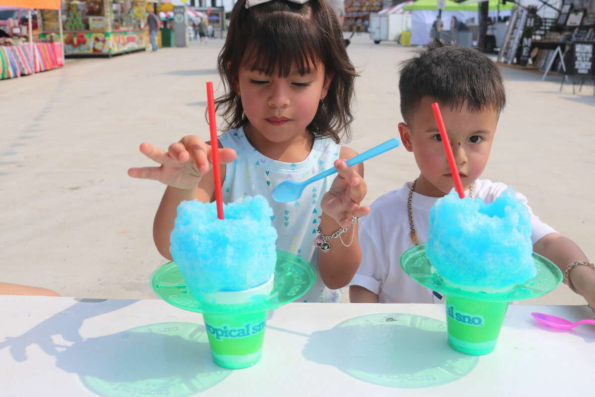 Pasadena Strawberry fest food includes 'elephant ears,' big snowcones