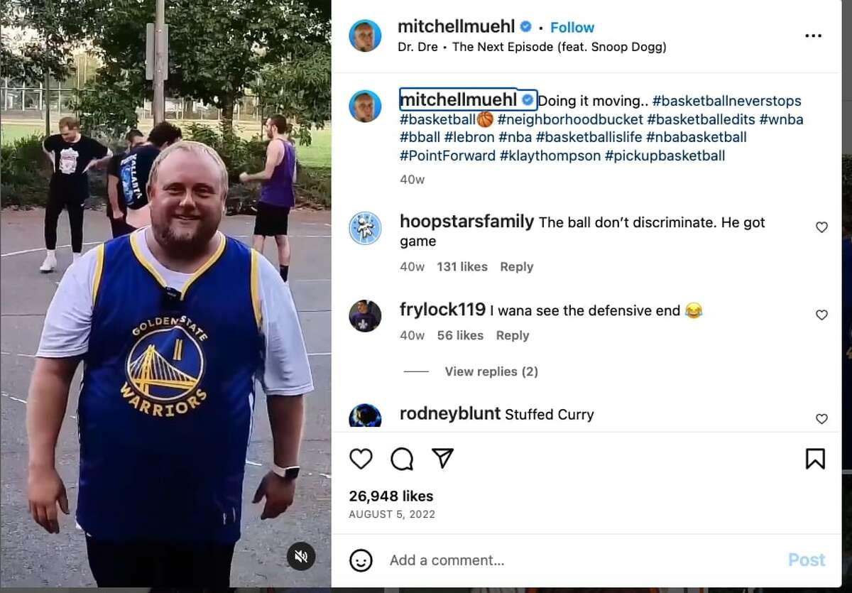 罗内特公园(Rohnert Park)的米切尔·米尔(Mitchell Muehl)已经成为社交媒体明星，他在社区球场上的出色篮球技术让他名声大开。