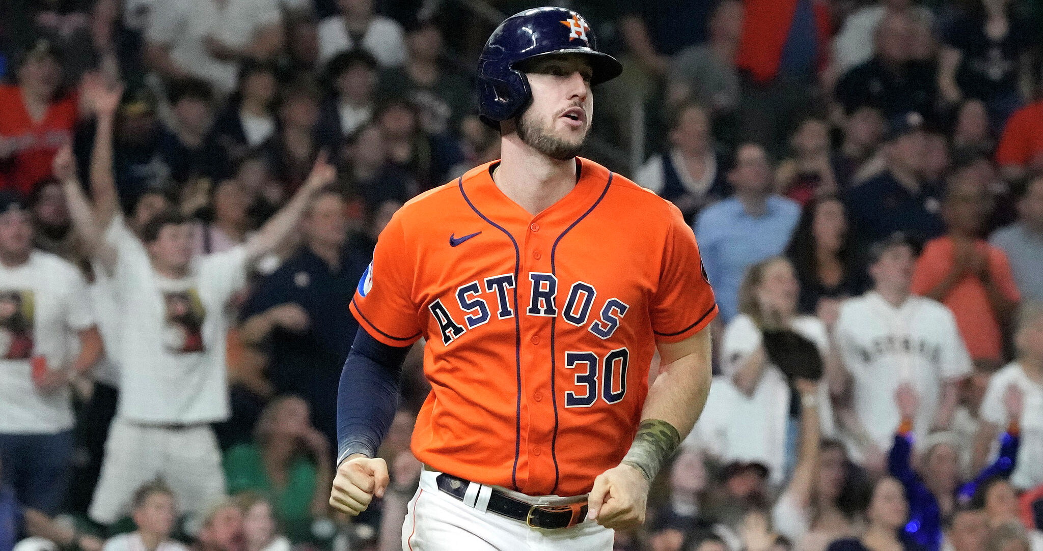 Astros fans bring hundreds of gold crowns to playoff games for King Tuck