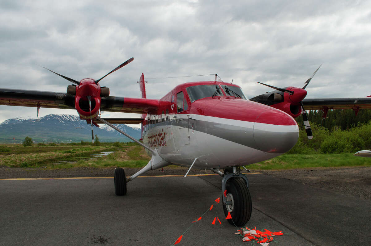 Bay AreatoHawaii plane crashes off Half Moon Bay, killing 2