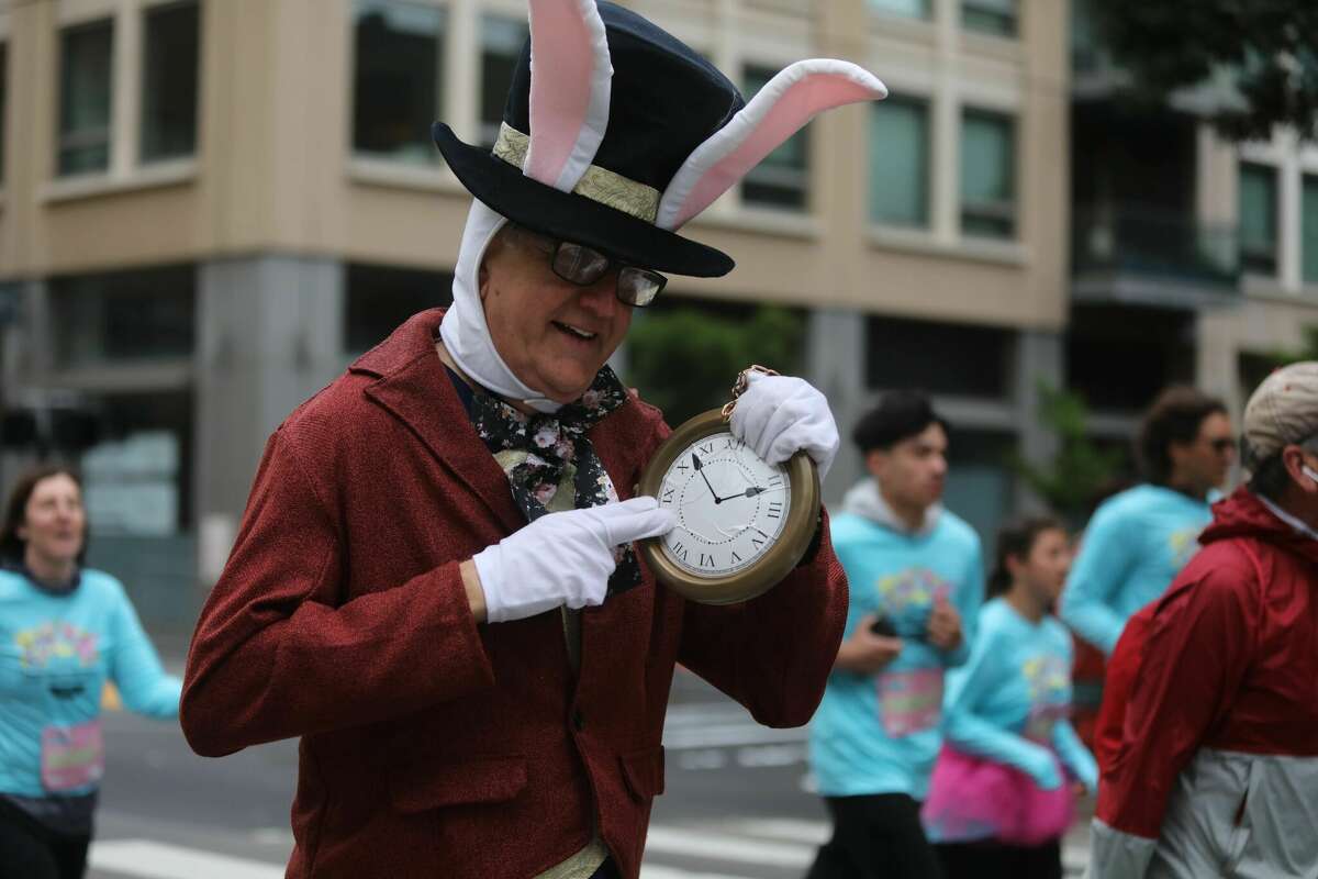 Photos show Bay to Breakers taking over San Francisco streets