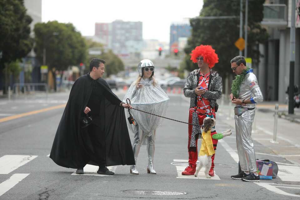 Photos show Bay to Breakers taking over San Francisco streets