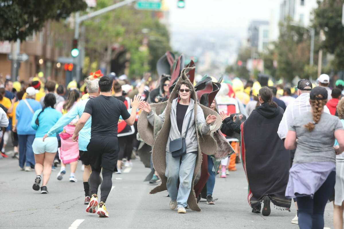 Photos show Bay to Breakers taking over San Francisco streets
