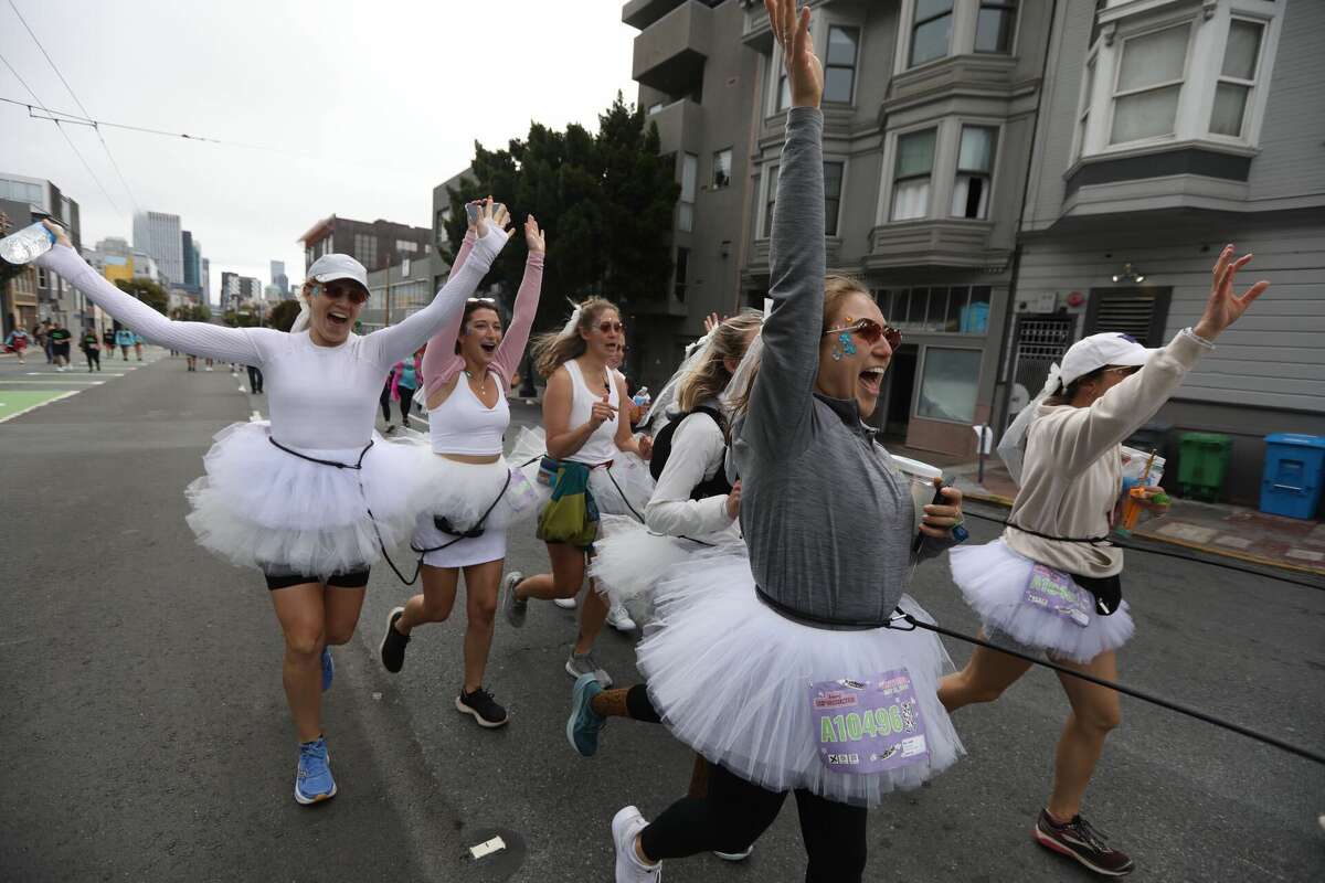 Photos show Bay to Breakers taking over San Francisco streets