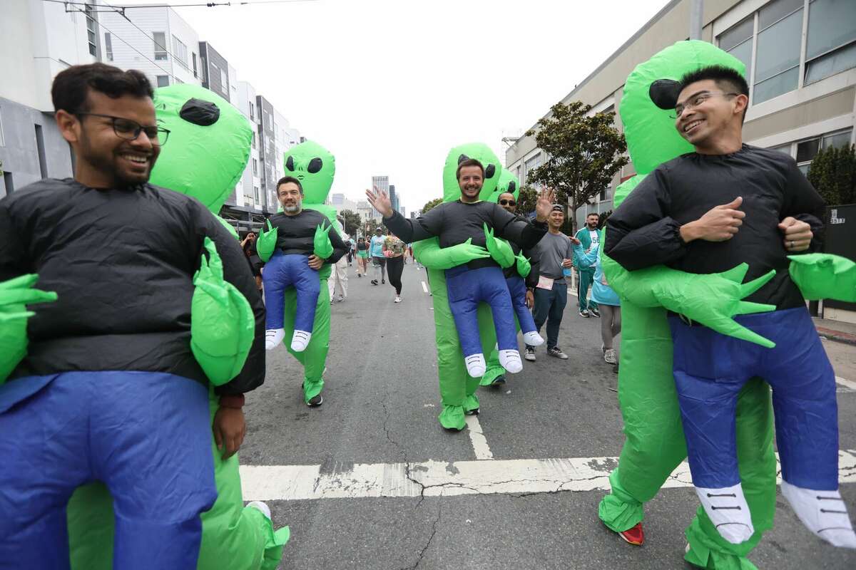 Photos show Bay to Breakers taking over San Francisco streets