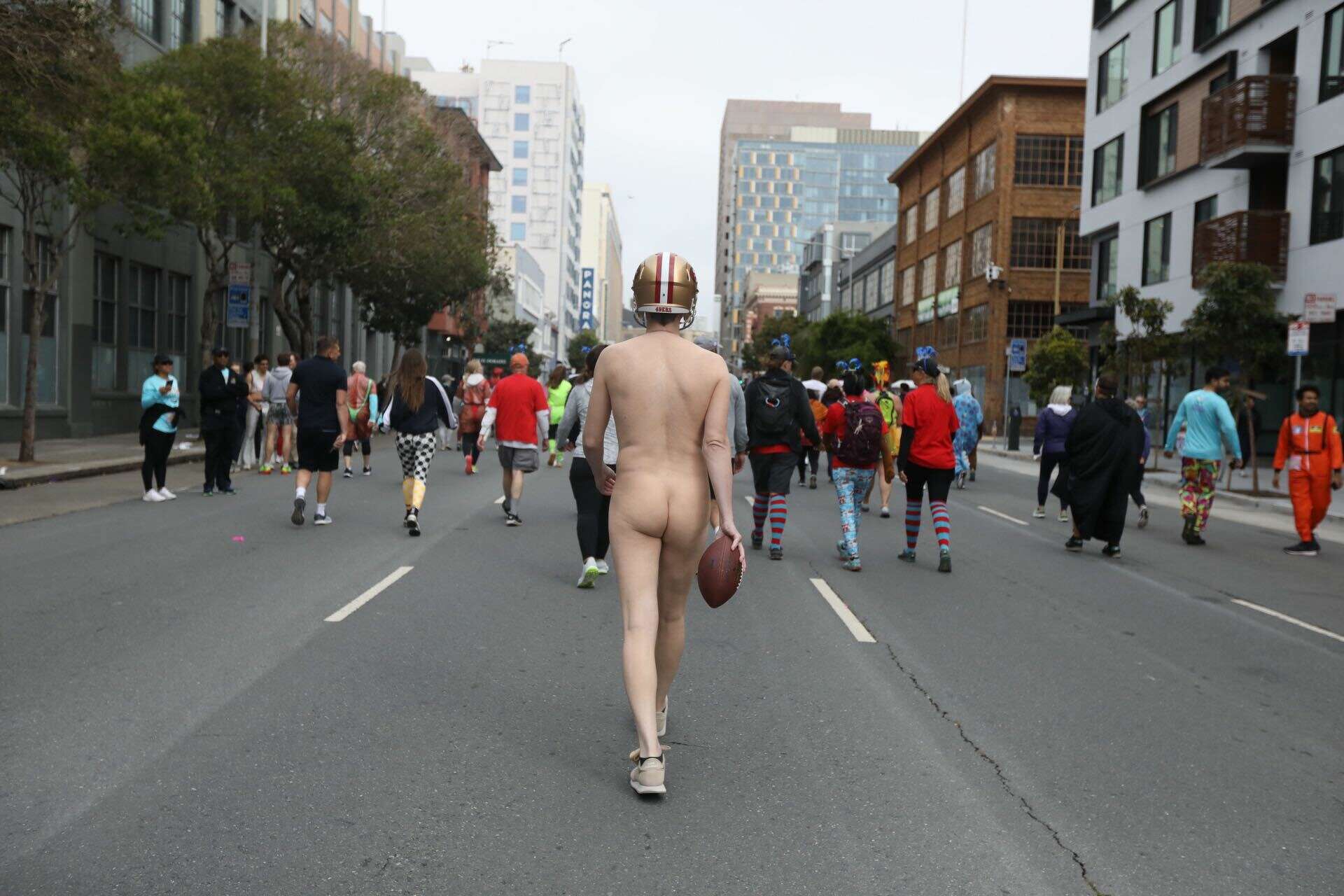 bay naked Nude runners descend on San Francisco's Bay to Breakers