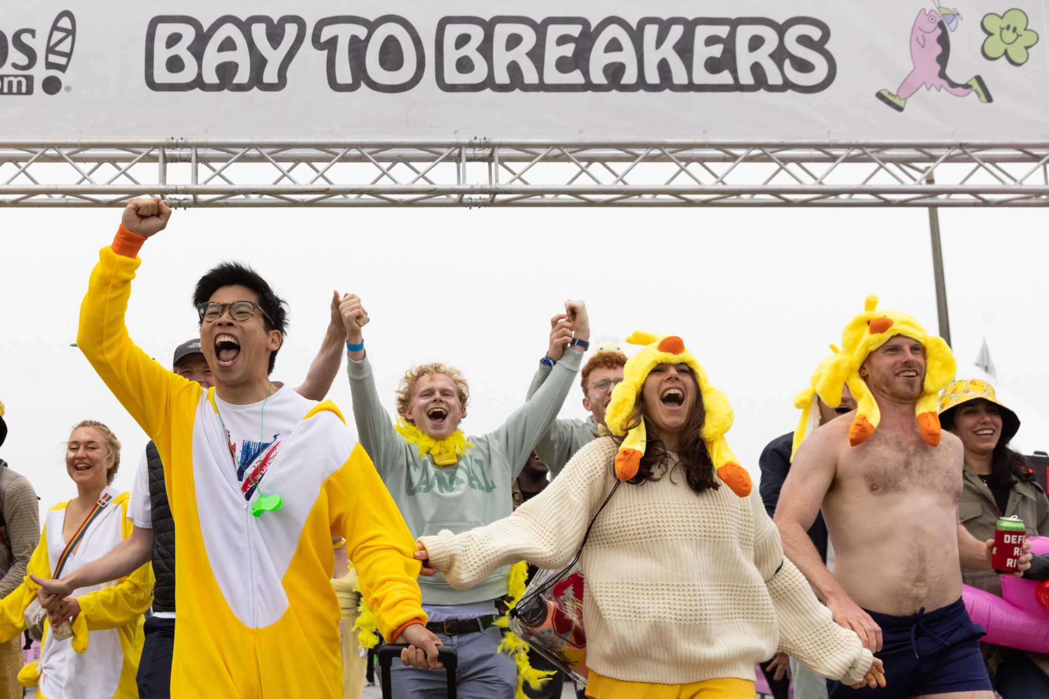 Bay to Breakers Winners emerge from among crowd of runners, revelers