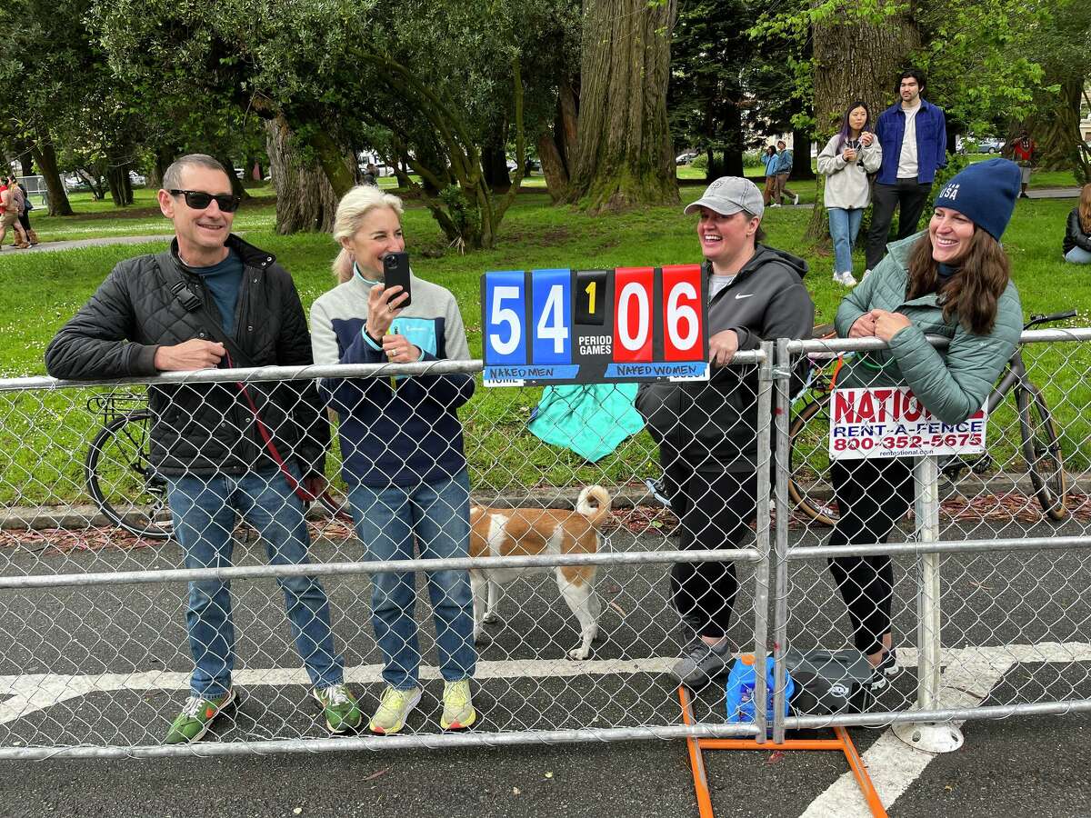 A group of spectators counted the number of naked Bay to Breakers runners along Fell Street in San Francisco on Sunday.