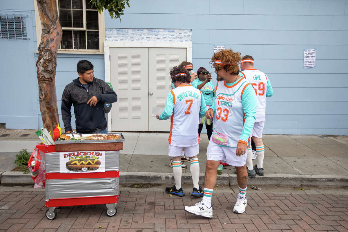 Photos show Bay to Breakers taking over San Francisco streets