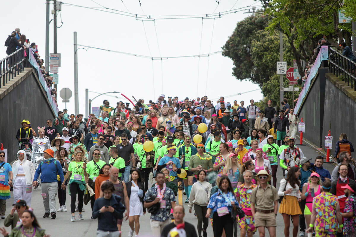 Photos show Bay to Breakers taking over San Francisco streets