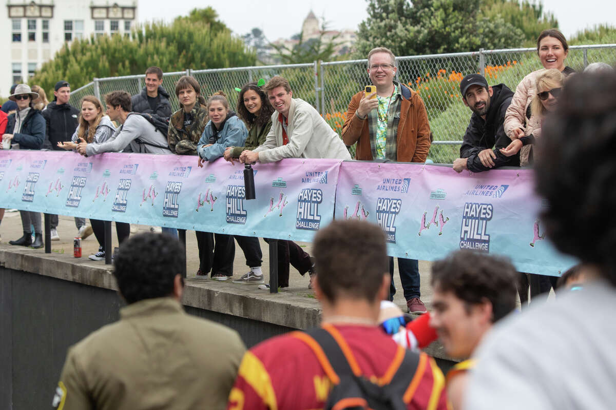 Photos show Bay to Breakers taking over San Francisco streets