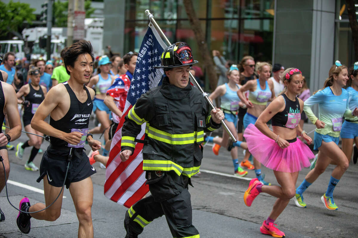Photos show Bay to Breakers taking over San Francisco streets