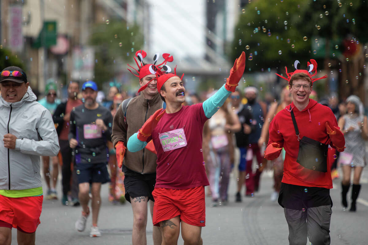 Photos show Bay to Breakers taking over San Francisco streets