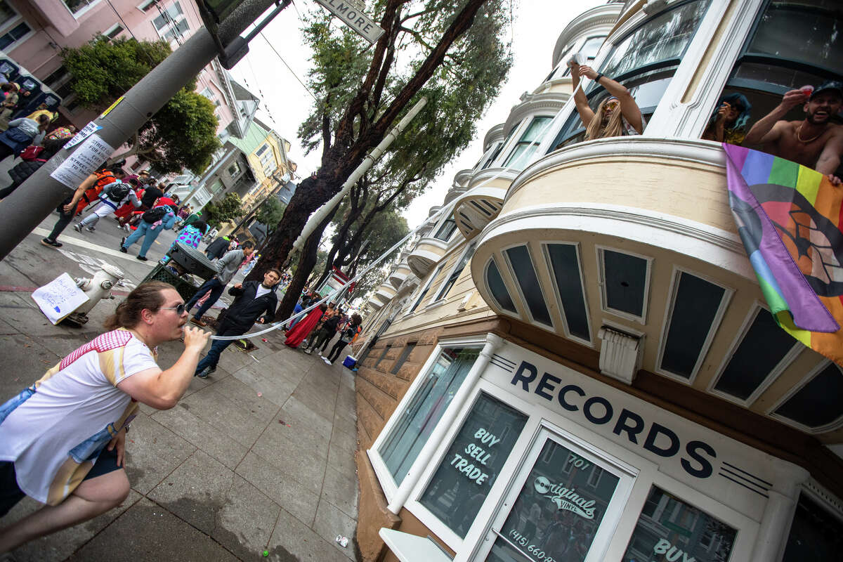 Photos show Bay to Breakers taking over San Francisco streets