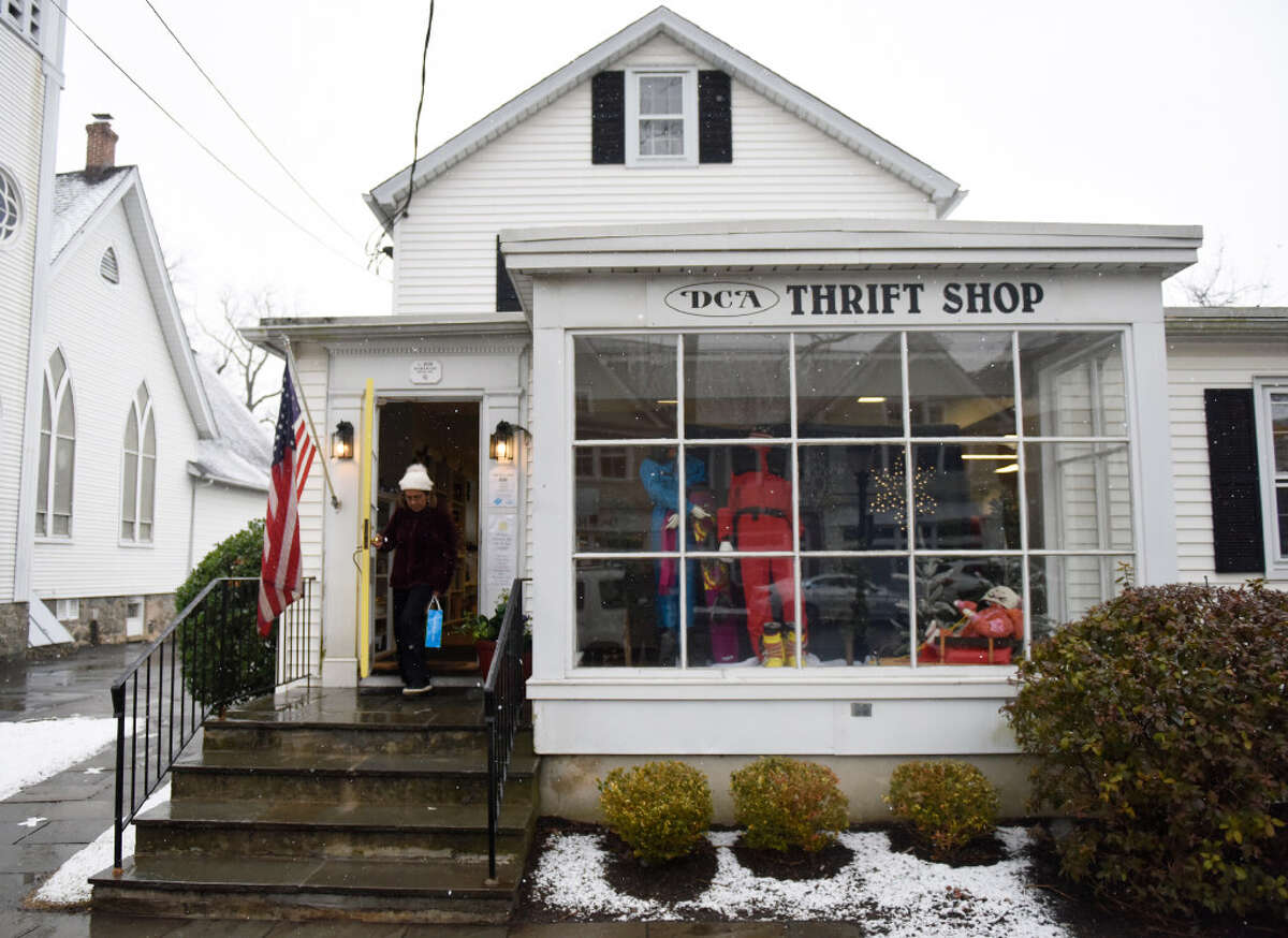 Darien Thrift Shop offers extended hours and other news