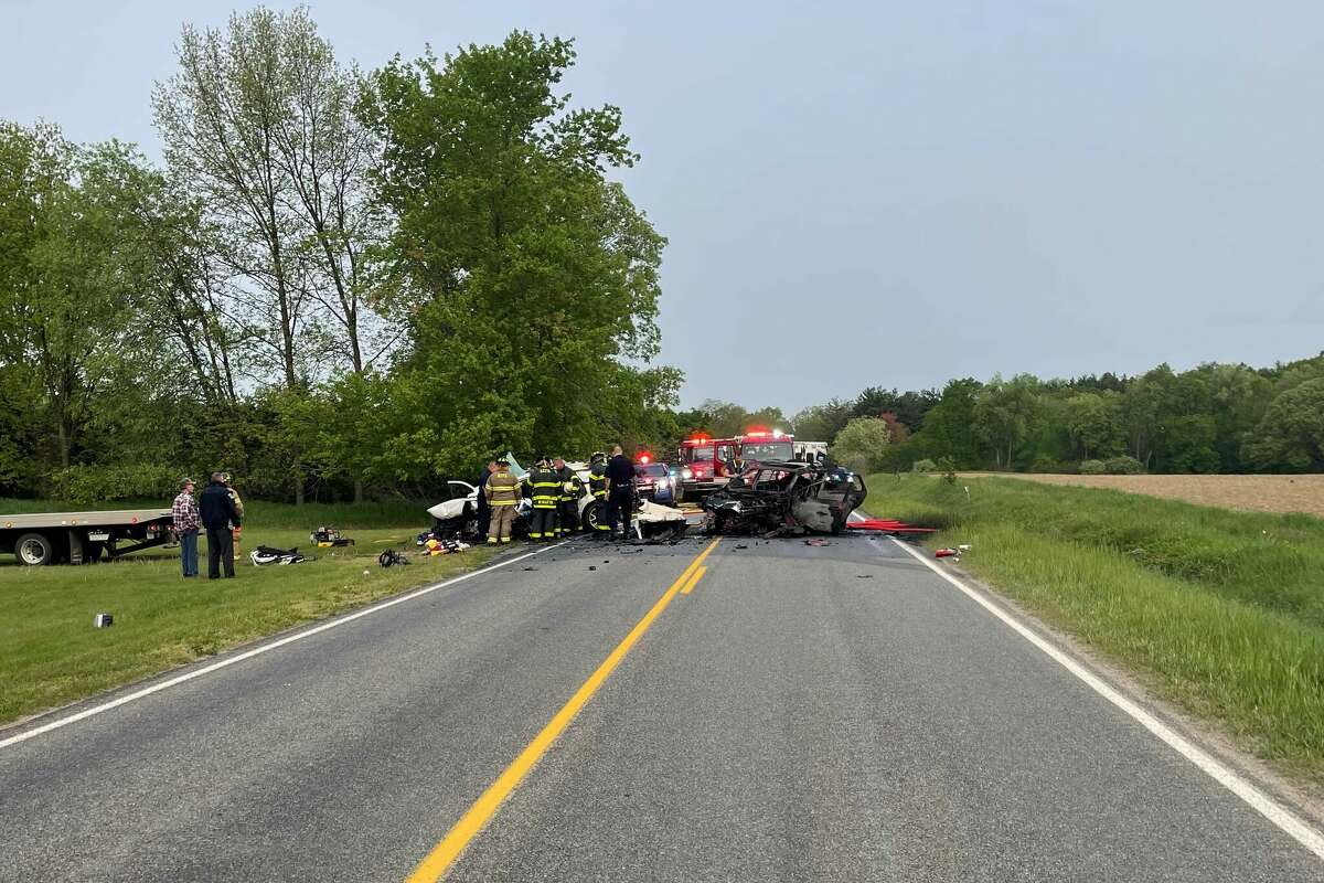 Nurse 'heroically' rescues family from burning car crash West Michigan