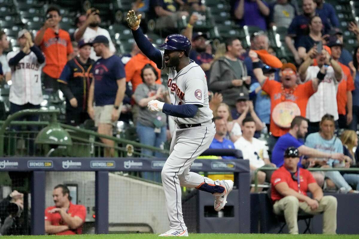 Brewers' Maldonado delivers walk-off win for Mom