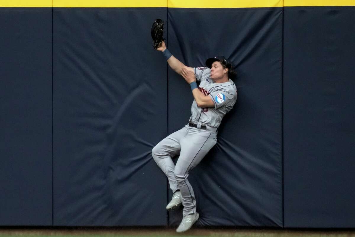 Didn't we used to have another jake meyers looking guy at centerfield with  long hair? : r/Astros