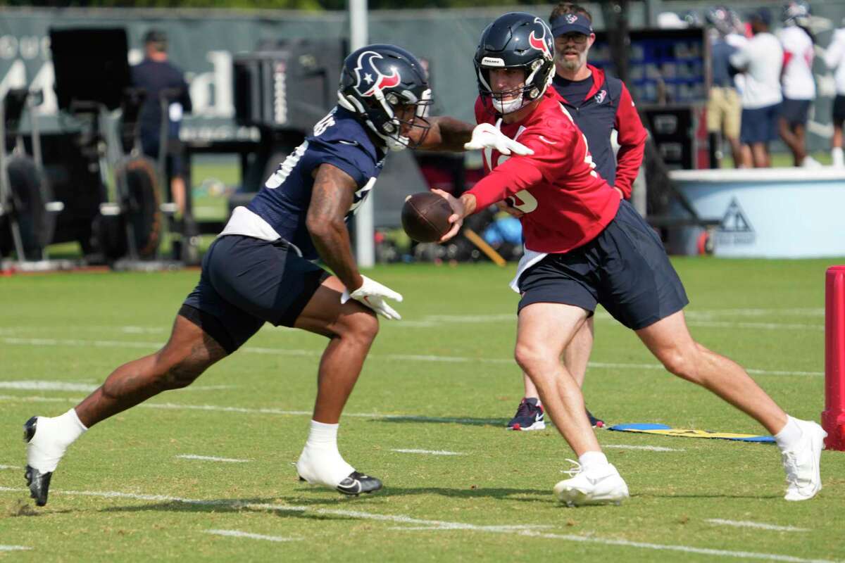 Houston Texans C.J. Stroud starts out working with second team
