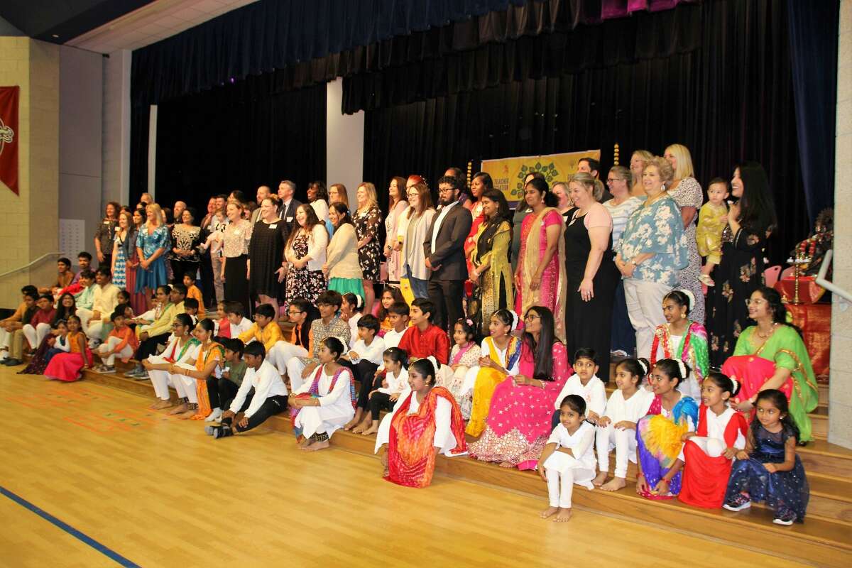 Katy's Hindu 'Guru Vandana' ceremony honors teachers
