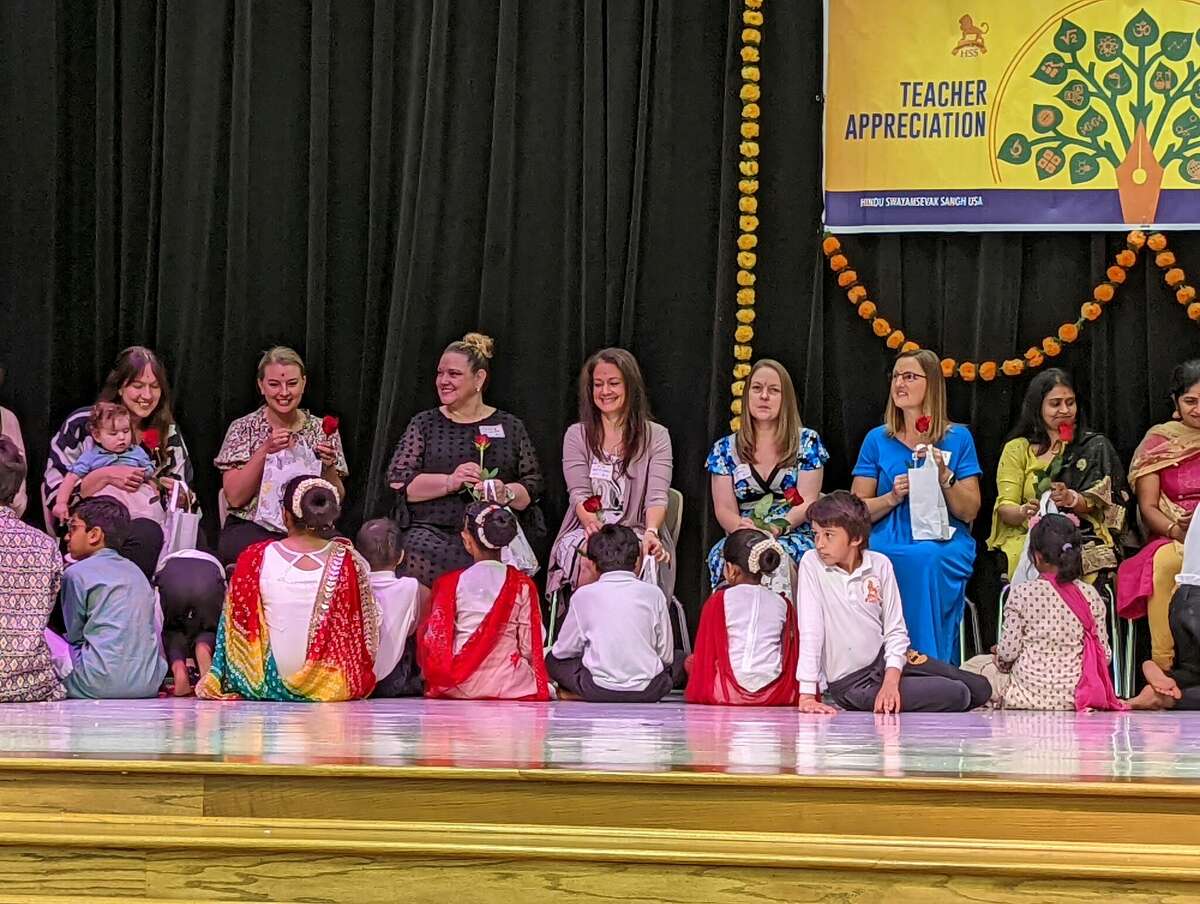 Katy's Hindu 'Guru Vandana' ceremony honors teachers