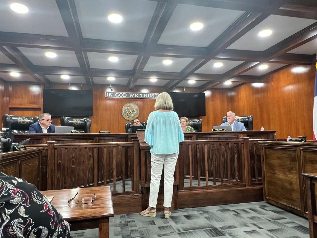 Hardin County Commissioners support saving Big Thicket Parkway trees