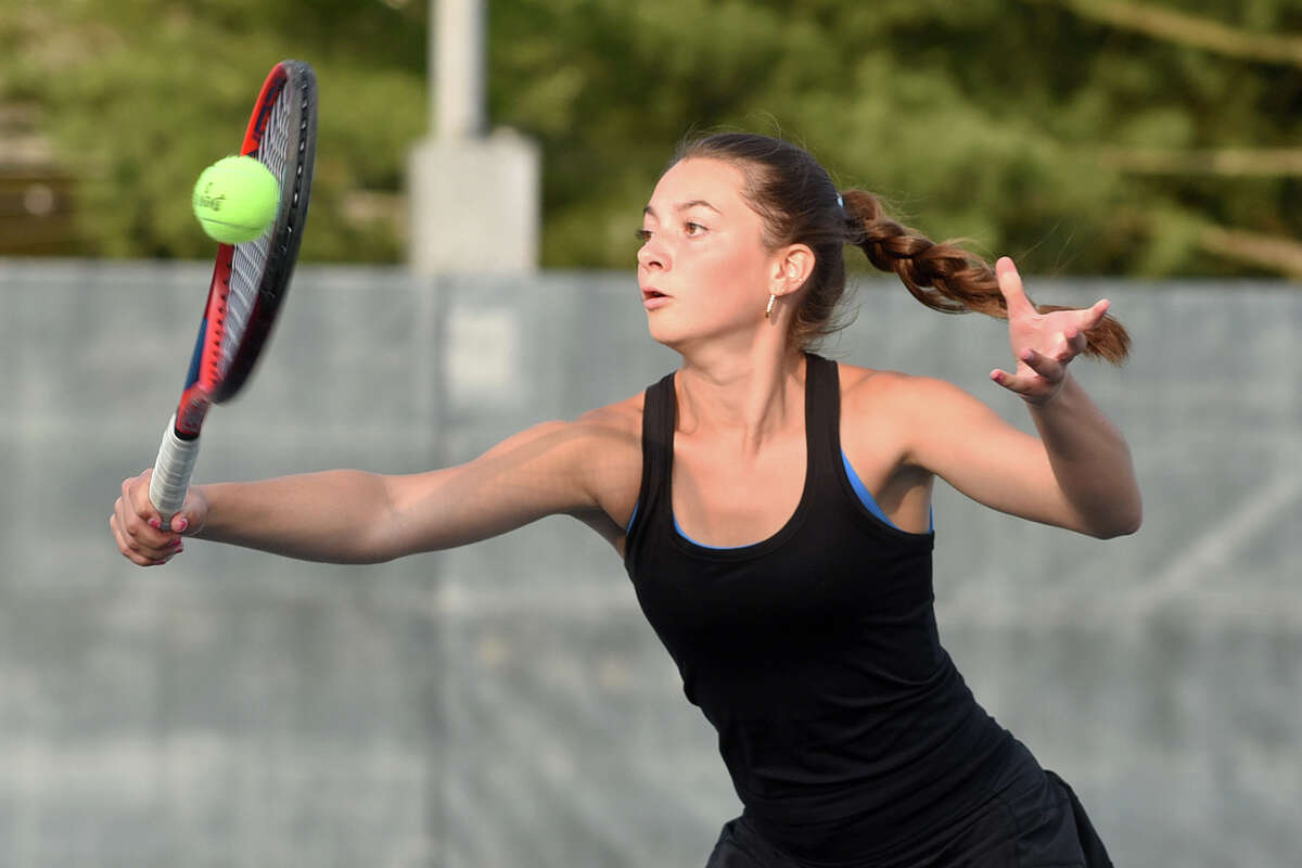 Darien girls tennis tops New Canaan for FCIAC three peat