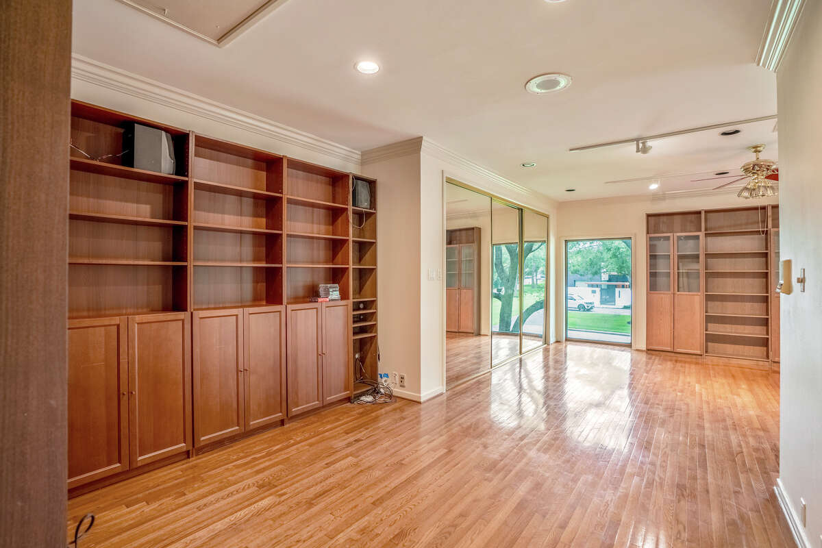 DeMontrond's Tanglewood mansion hits market with large lot, 4M price