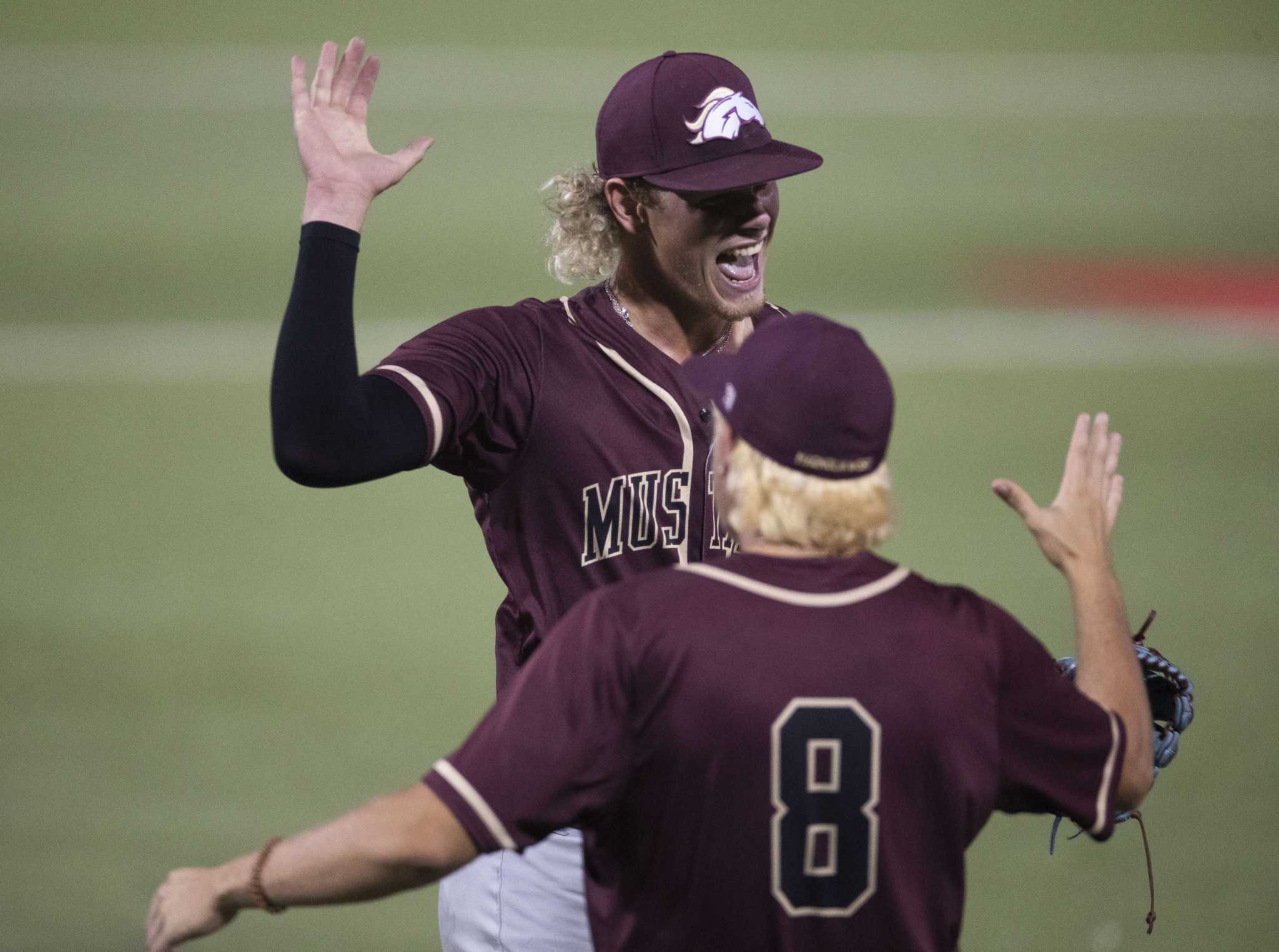 Sinton falls in state semifinals, Sports