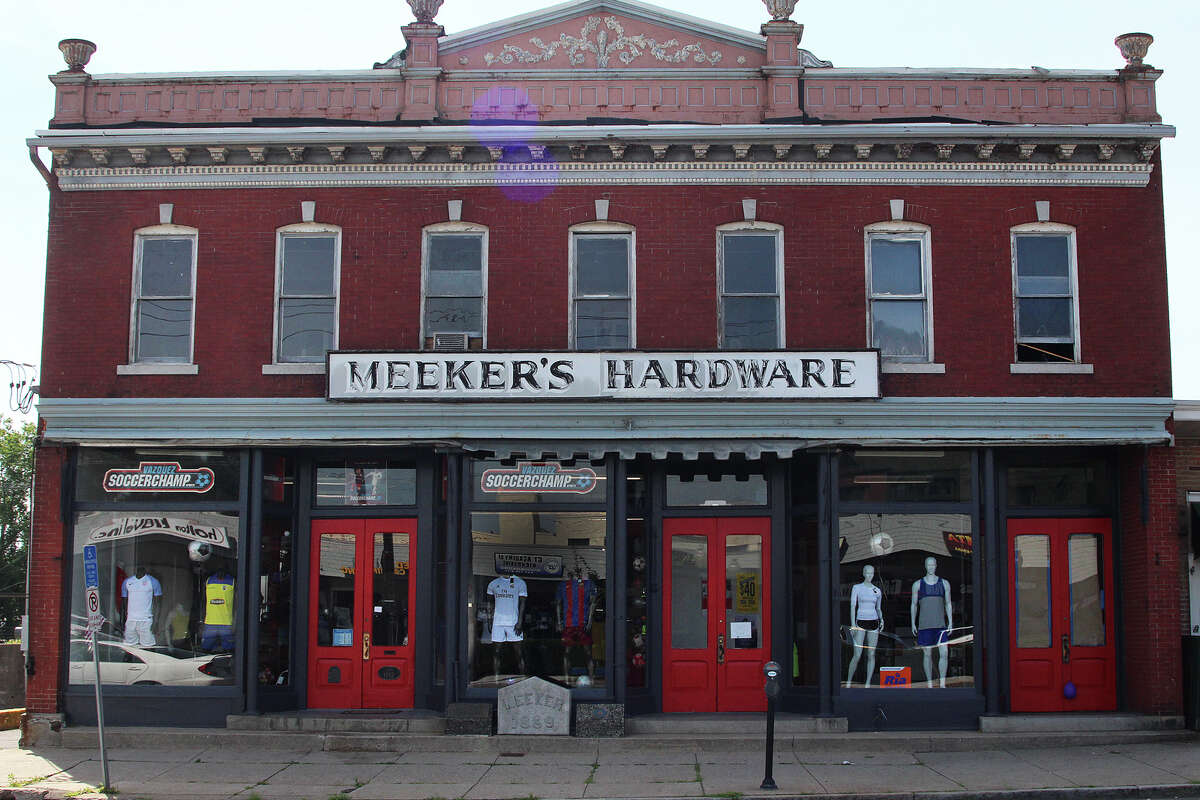 Bar permit stalled over broken windows in Meeker's in Danbury