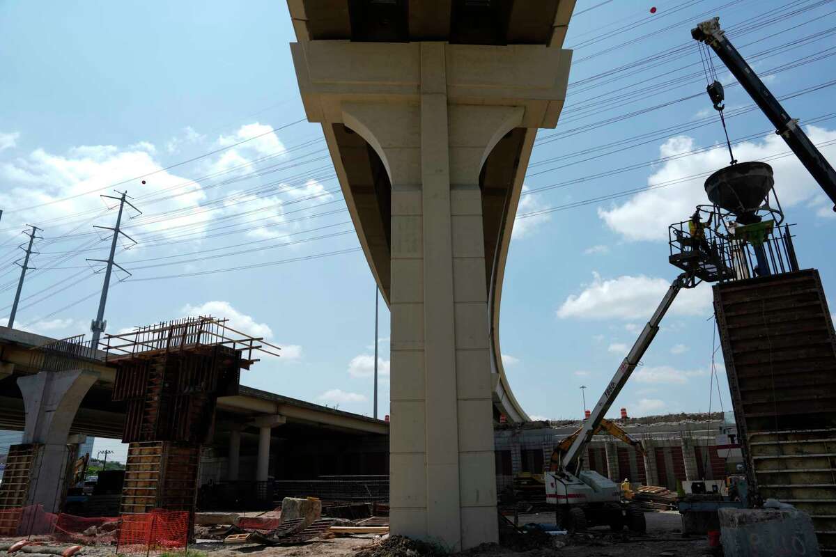 Story photo for Southbound I-69 closing at Loop 610 this weekend near Uptown