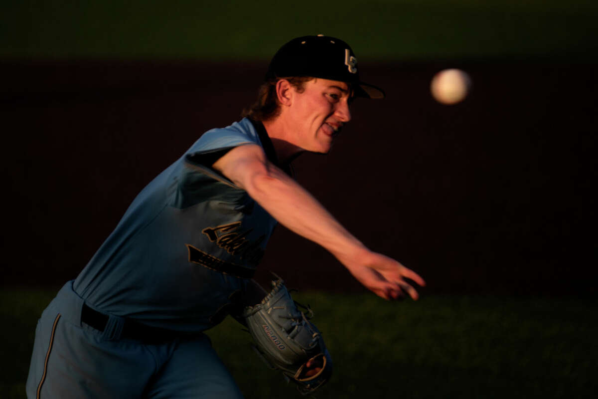 BASEBALL: Barbers Hill completes sweep of Lake Creek