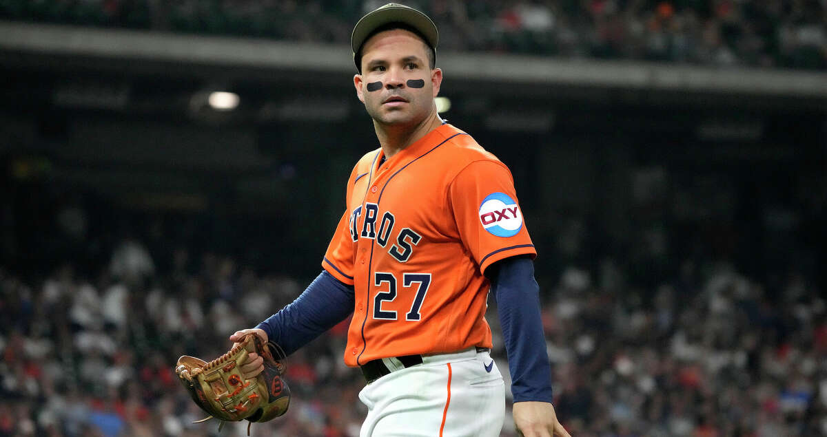 Altuve placed on injured list by Astros with left oblique