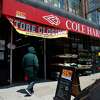 商店关闭外部迹象科尔硬件周四在旧金山,2023年5月25日。