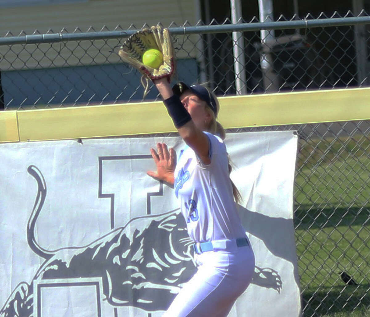 Ashlyn Brown hurls one-hitter, Jersey shuts out Alton