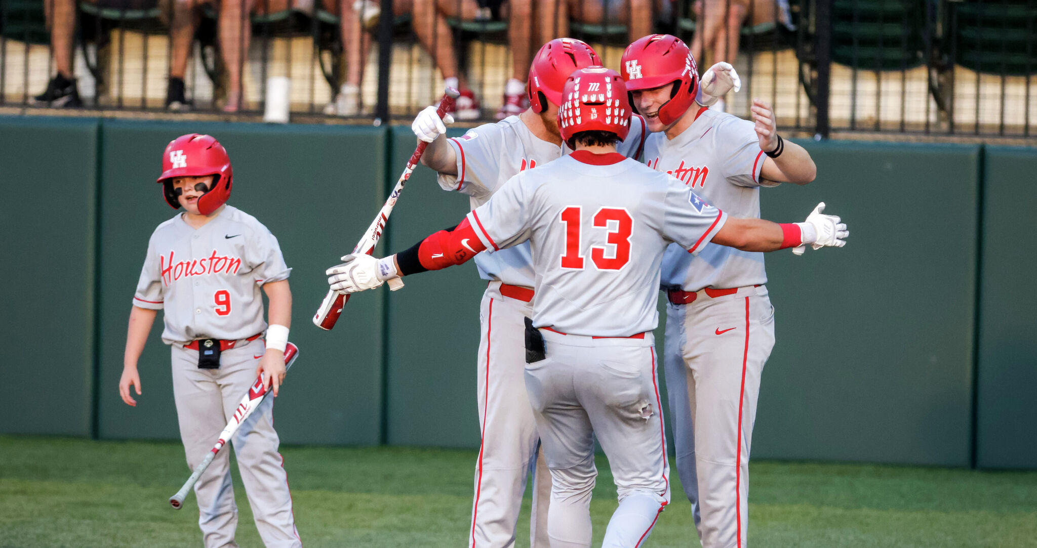 UH Cougars edge Memphis Tigers, advance to AAC semifinals