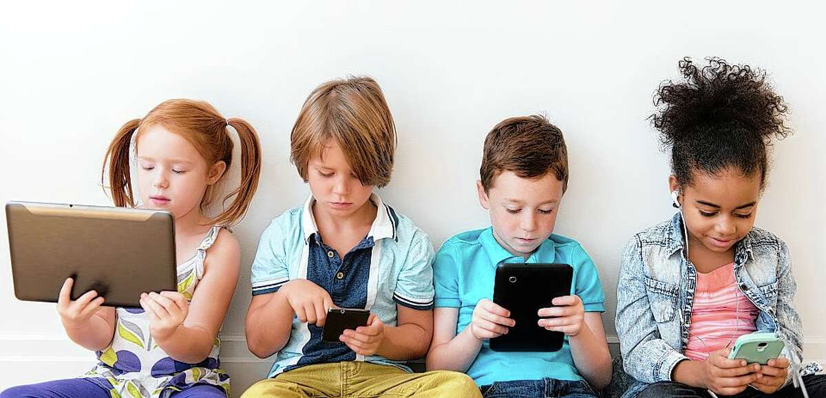 6 ways parents can help children avoid harmful effects of social media