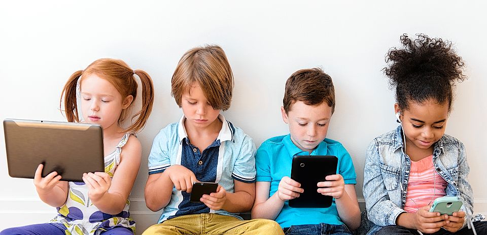 6 ways parents can help children avoid harmful effects of social media