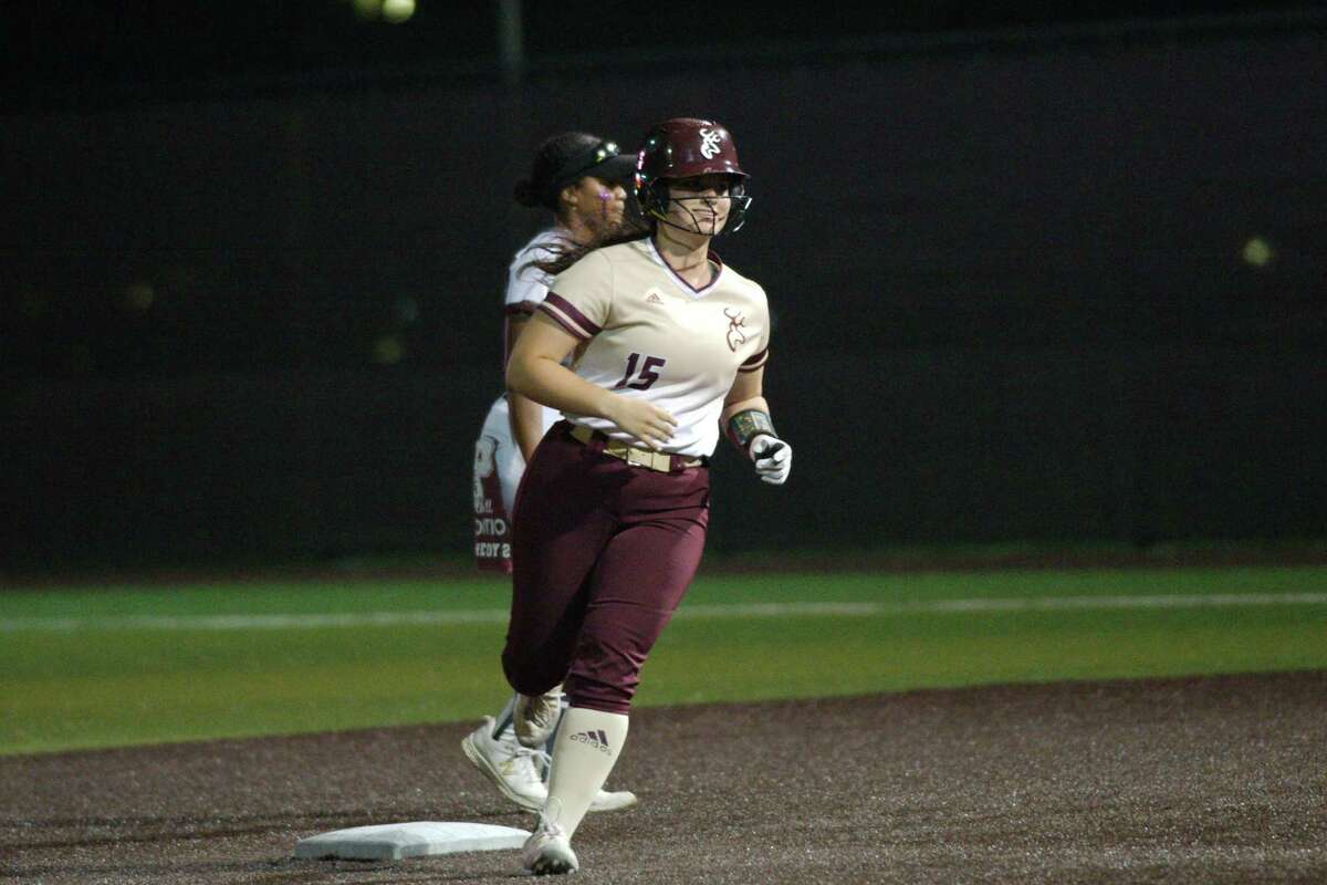 Pearland shocks Deer Park to reach state softball tournament