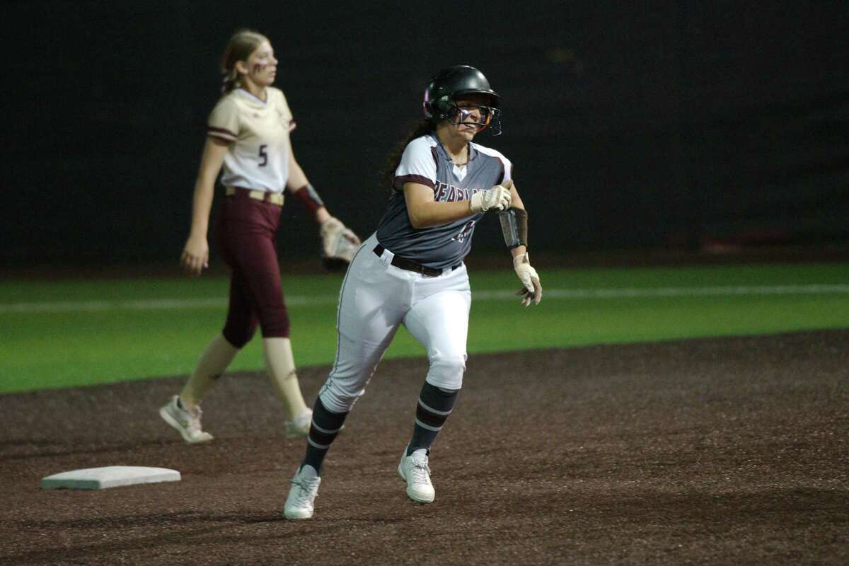 Pearland shocks Deer Park to reach state softball tournament