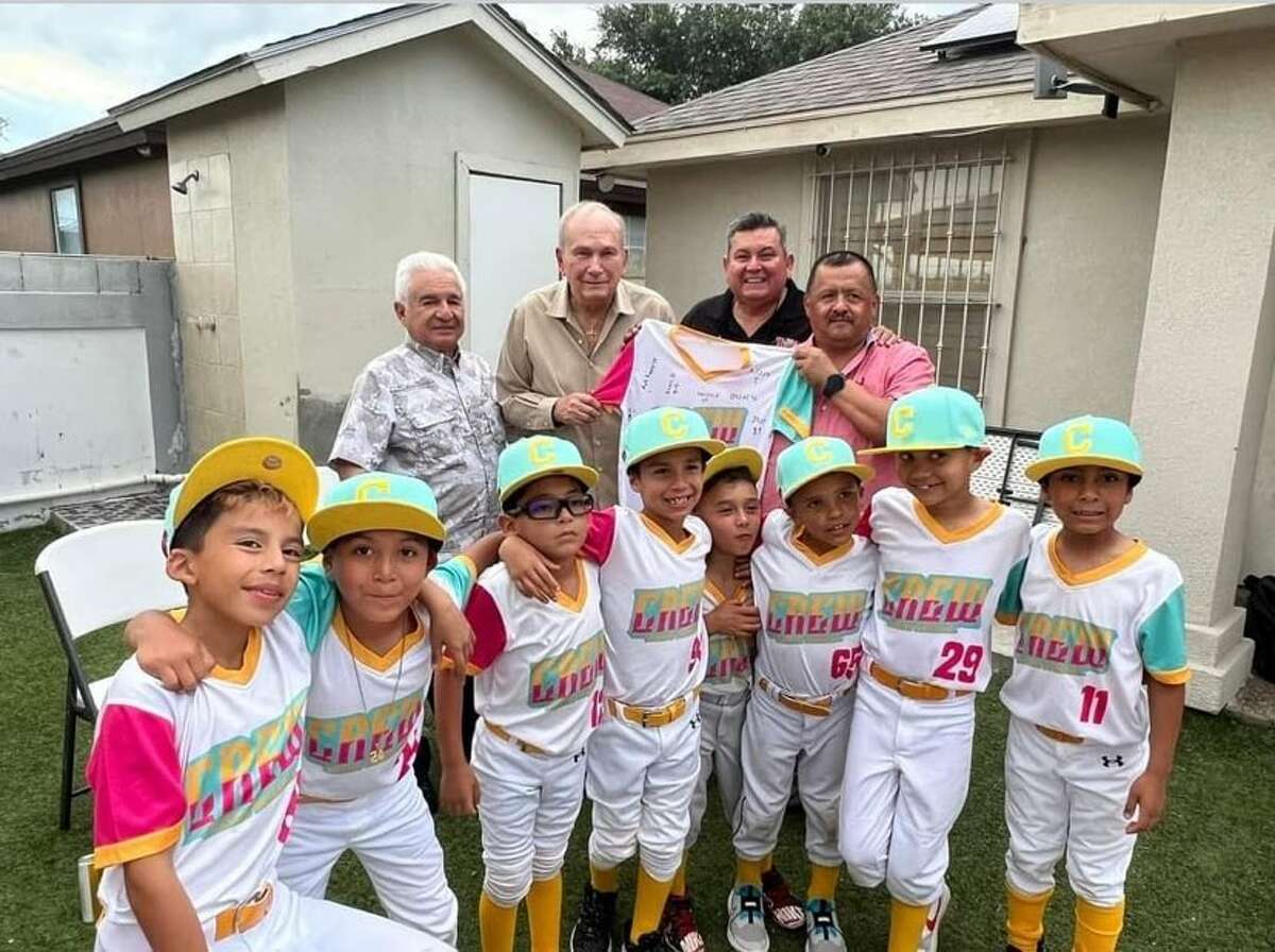 Tecos legend, others make Laredo Sports Association to promote sports