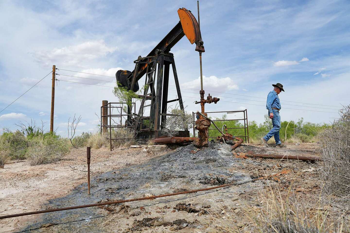 As Texas oil wells leak toxic waste, no one wants to pay to clean it