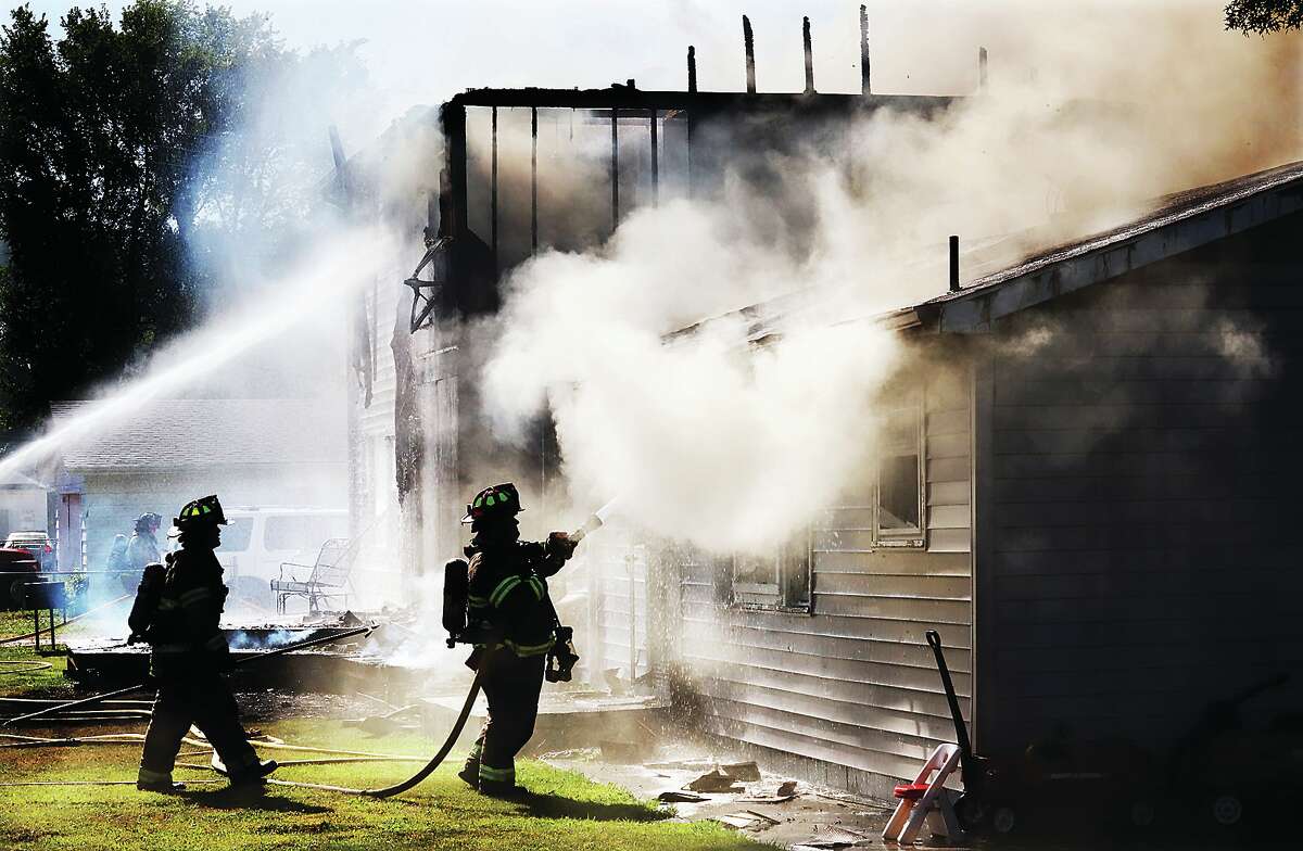 Fire destroys South Roxana home on Sunday