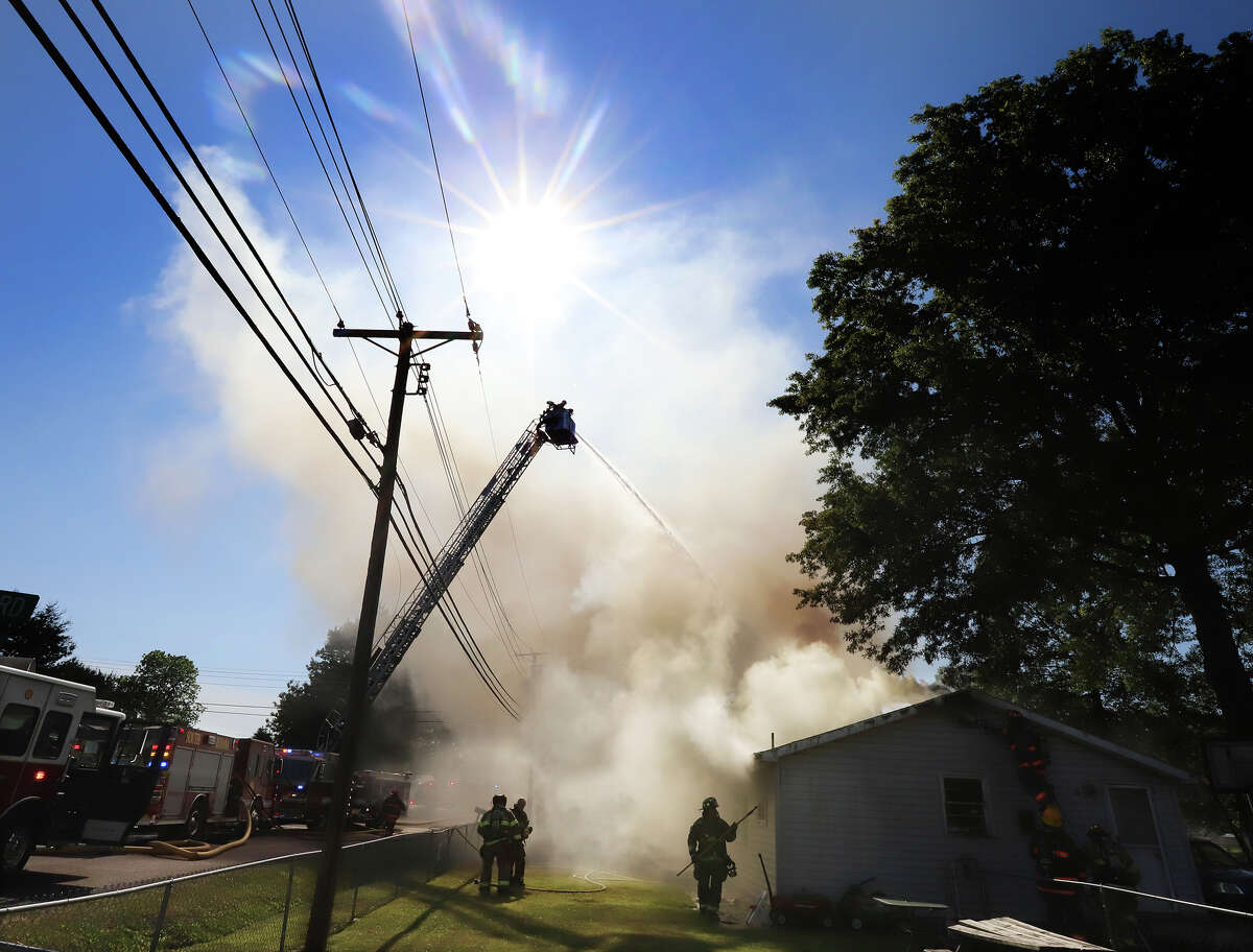 Fire destroys South Roxana home on Sunday
