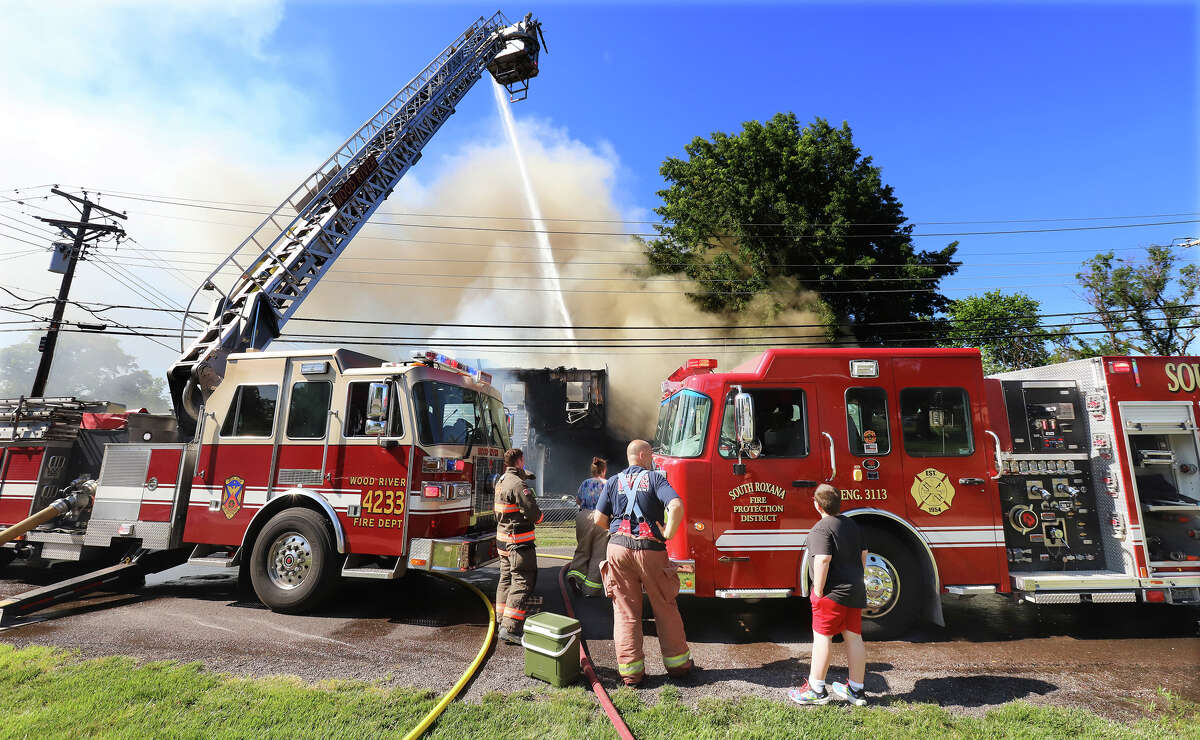 Fire destroys South Roxana home on Sunday