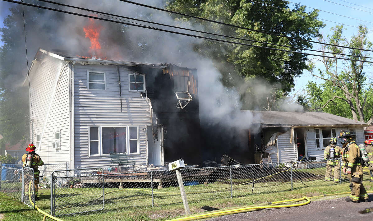 Fire destroys South Roxana home on Sunday