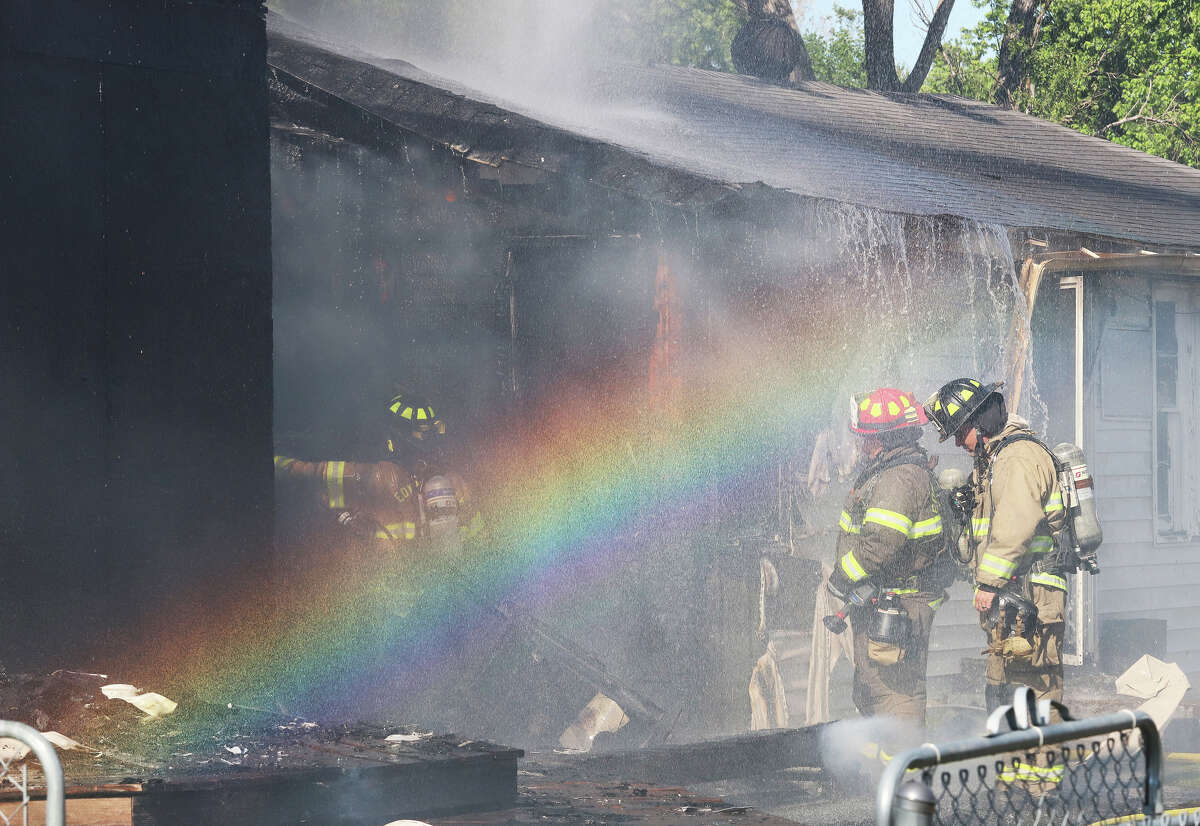 Fire destroys South Roxana home on Sunday