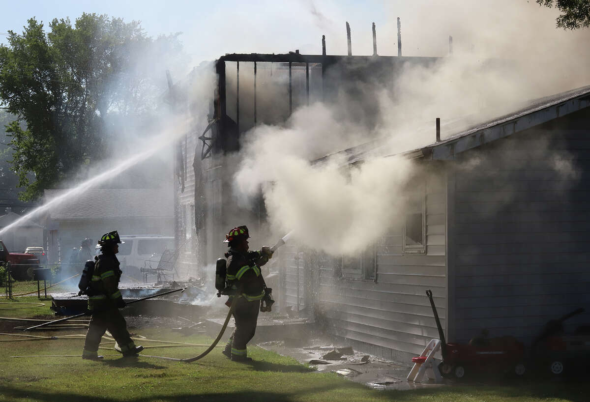 Fire destroys South Roxana home on Sunday
