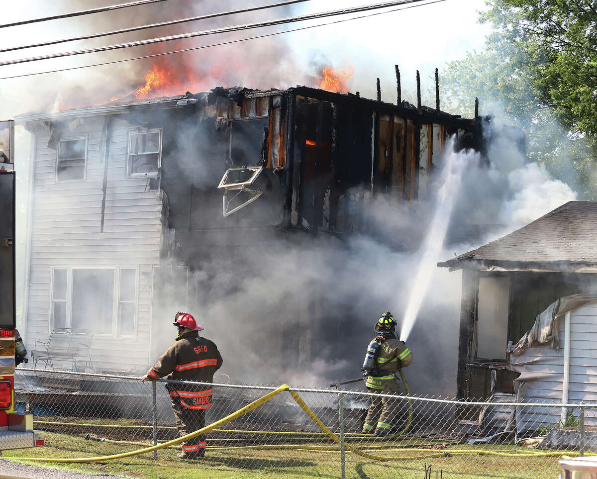 Fire destroys South Roxana home on Sunday